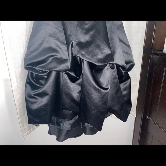 Formal dress - Picture 3 of 5